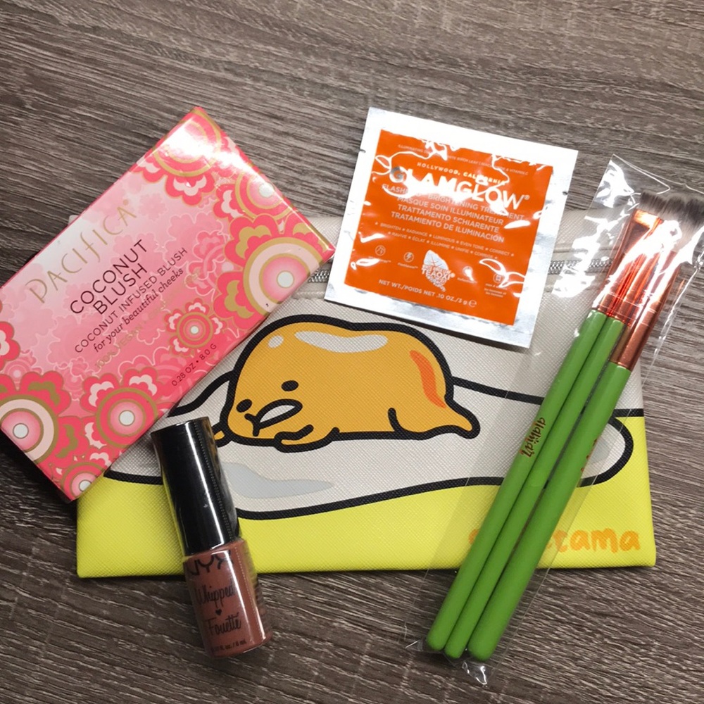 Ipsy Gudetama bag with Full size Pacifica Blush!!